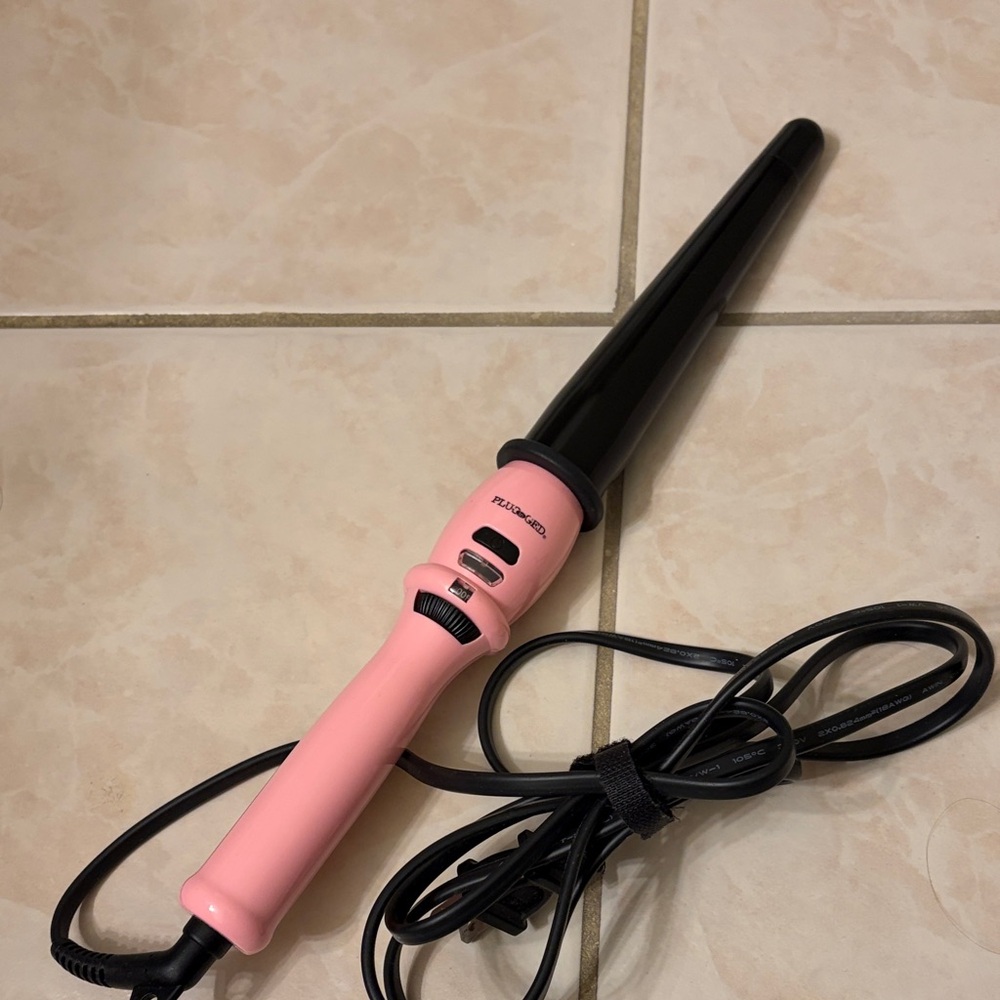 Pink and Black Curling Wand